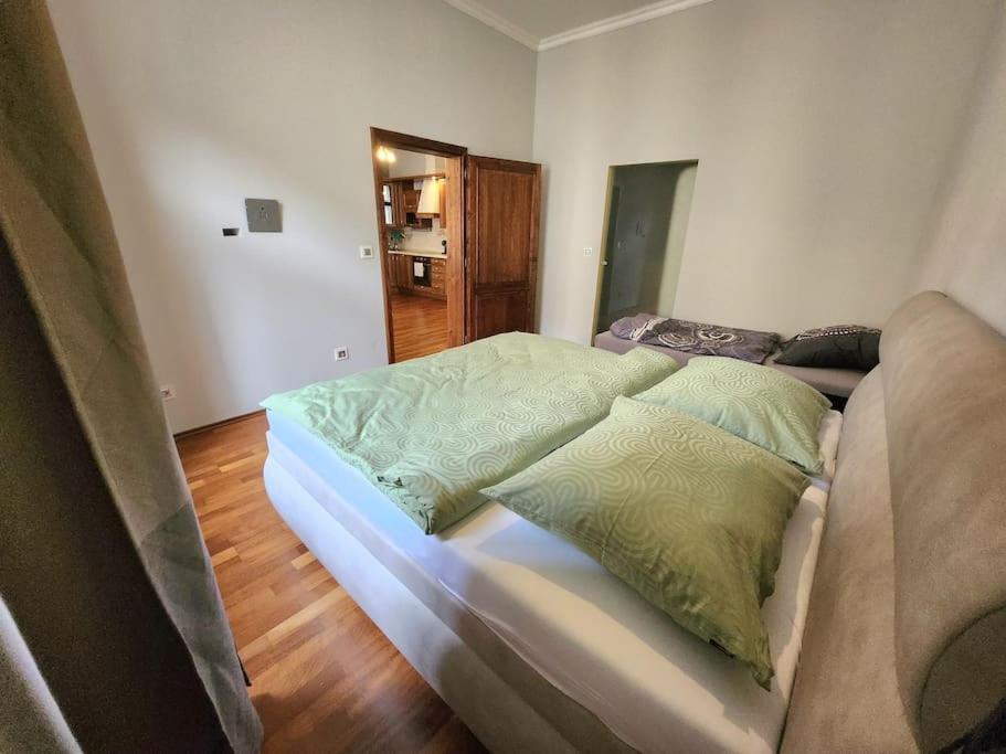 Spacious Apartment 6Min From The Dancing House Πράγα Εξωτερικό φωτογραφία