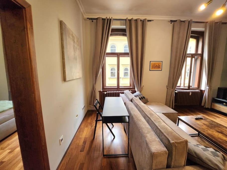 Spacious Apartment 6Min From The Dancing House Πράγα Εξωτερικό φωτογραφία